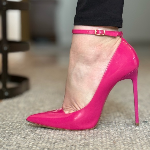 Oscar de la Renta Pink Suede Heels - Picture 3 of 5